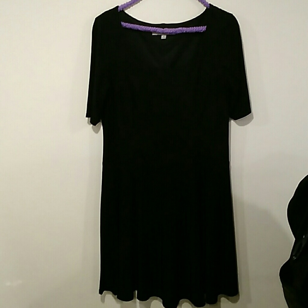 Classic black short sleeve dress